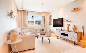 Tanger Malabata - Chique&Stylish 2BR Apartment - Fast WiFi&Netflix